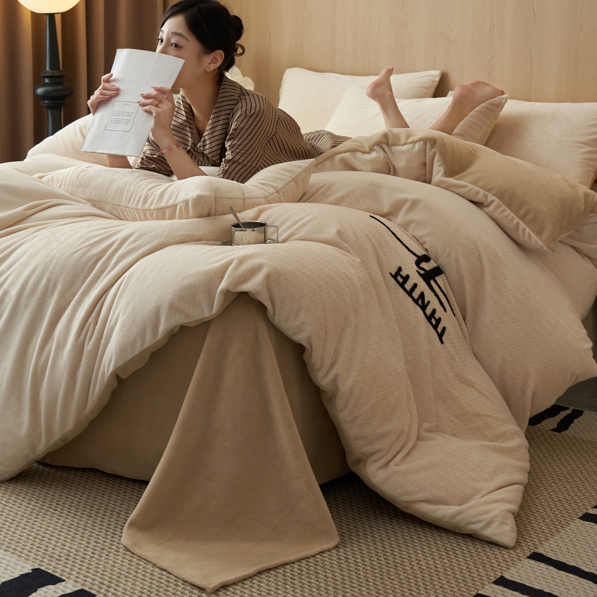 91家纺网 家纺一手货源 找家纺 早晨家纺 2025新款流星款阳离子提花兔毛牛奶绒四件套 流星-奶白