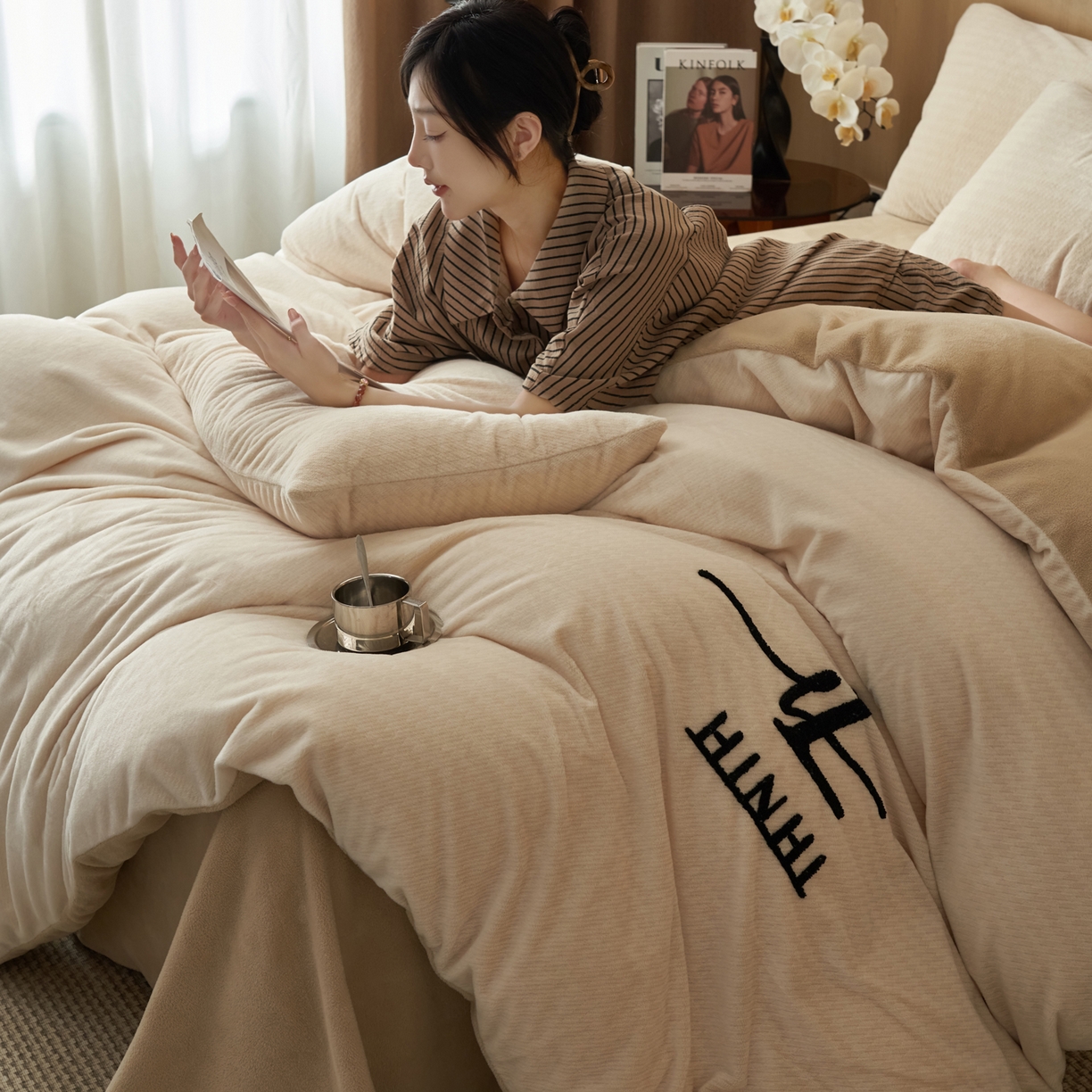 91家纺网 家纺一手货源 找家纺 早晨家纺 2025新款流星款阳离子提花兔毛牛奶绒四件套 流星-奶白