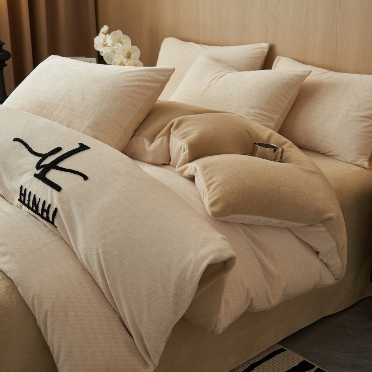 91家纺网 家纺一手货源 找家纺 早晨家纺 2025新款流星款阳离子提花兔毛牛奶绒四件套 流星-奶白