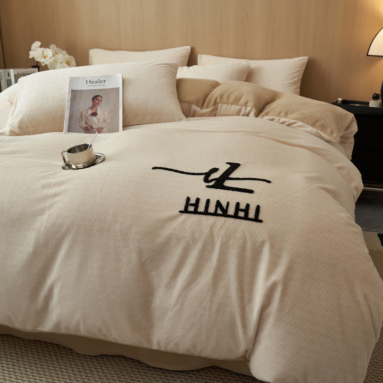 91家纺网 家纺一手货源 找家纺 早晨家纺 2025新款流星款阳离子提花兔毛牛奶绒四件套 流星-奶白