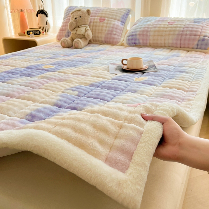 91家纺网 家纺一手货源 找家纺 （总）梵朴 2025新款牛奶绒泡泡兔毛绒床垫学生宿舍床褥子床护垫大床款印花系列