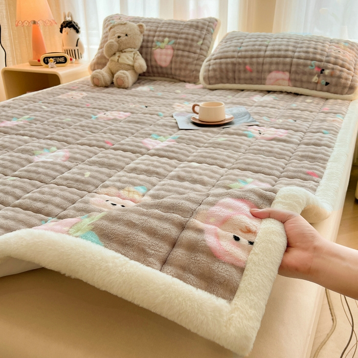 91家纺网 家纺一手货源 找家纺 （总）梵朴 2025新款牛奶绒泡泡兔毛绒床垫学生宿舍床褥子床护垫大床款印花系列