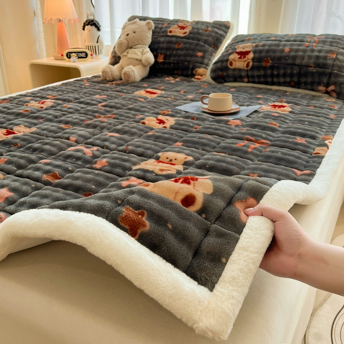 91家纺网 家纺一手货源 找家纺 （总）梵朴 2025新款牛奶绒泡泡兔毛绒床垫学生宿舍床褥子床护垫大床款印花系列