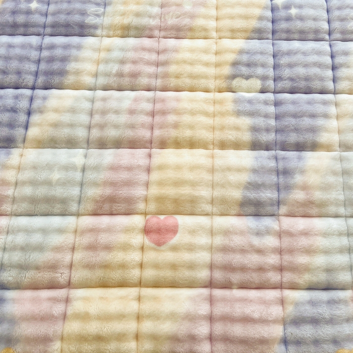 91家纺网 家纺一手货源 找家纺 梵朴 2025新款牛奶绒泡泡兔毛绒床垫学生宿舍床褥子床护垫大床款印花系列 彩虹爱心紫