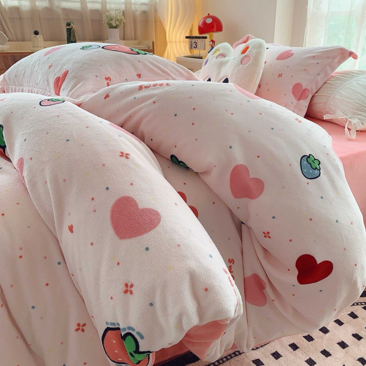 莱豫家纺 2025新款加厚牛奶绒三件套四件套保暖不静电 爱心草莓