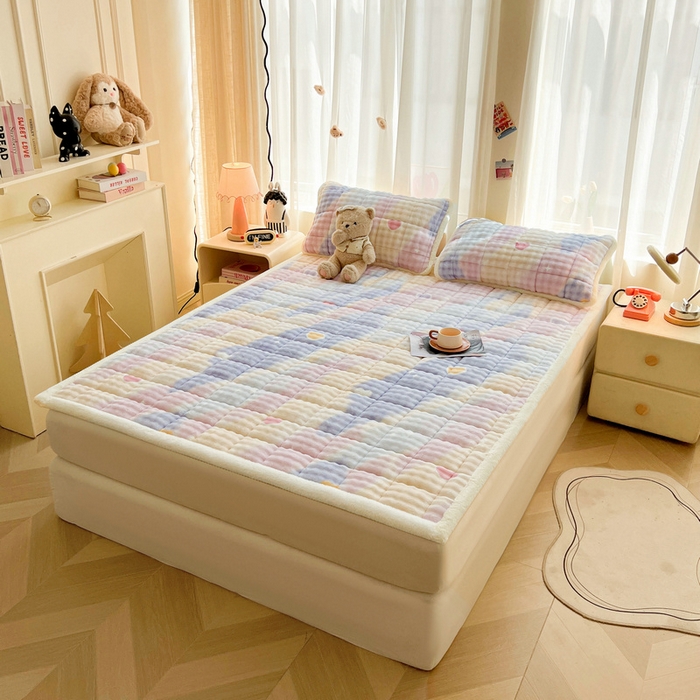 91家纺网 家纺一手货源 找家纺 梵朴 2025新款牛奶绒泡泡兔毛绒床垫学生宿舍床褥子床护垫大床款印花系列 彩虹爱心紫