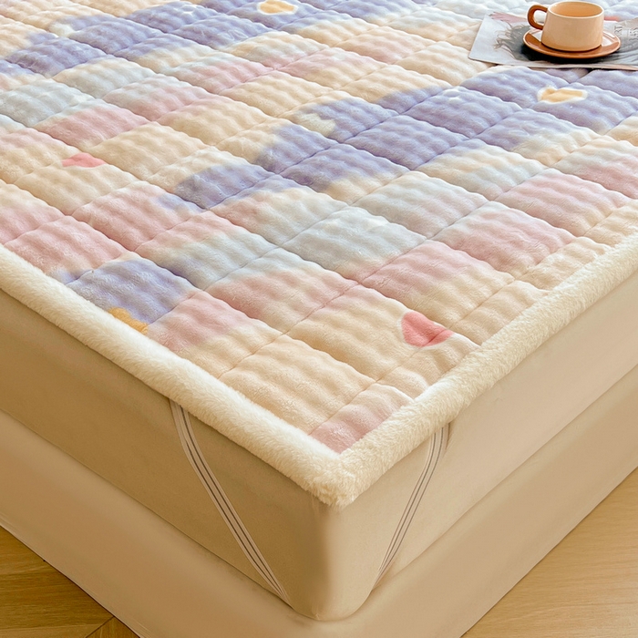 91家纺网 家纺一手货源 找家纺 梵朴 2025新款牛奶绒泡泡兔毛绒床垫学生宿舍床褥子床护垫大床款印花系列 彩虹爱心紫