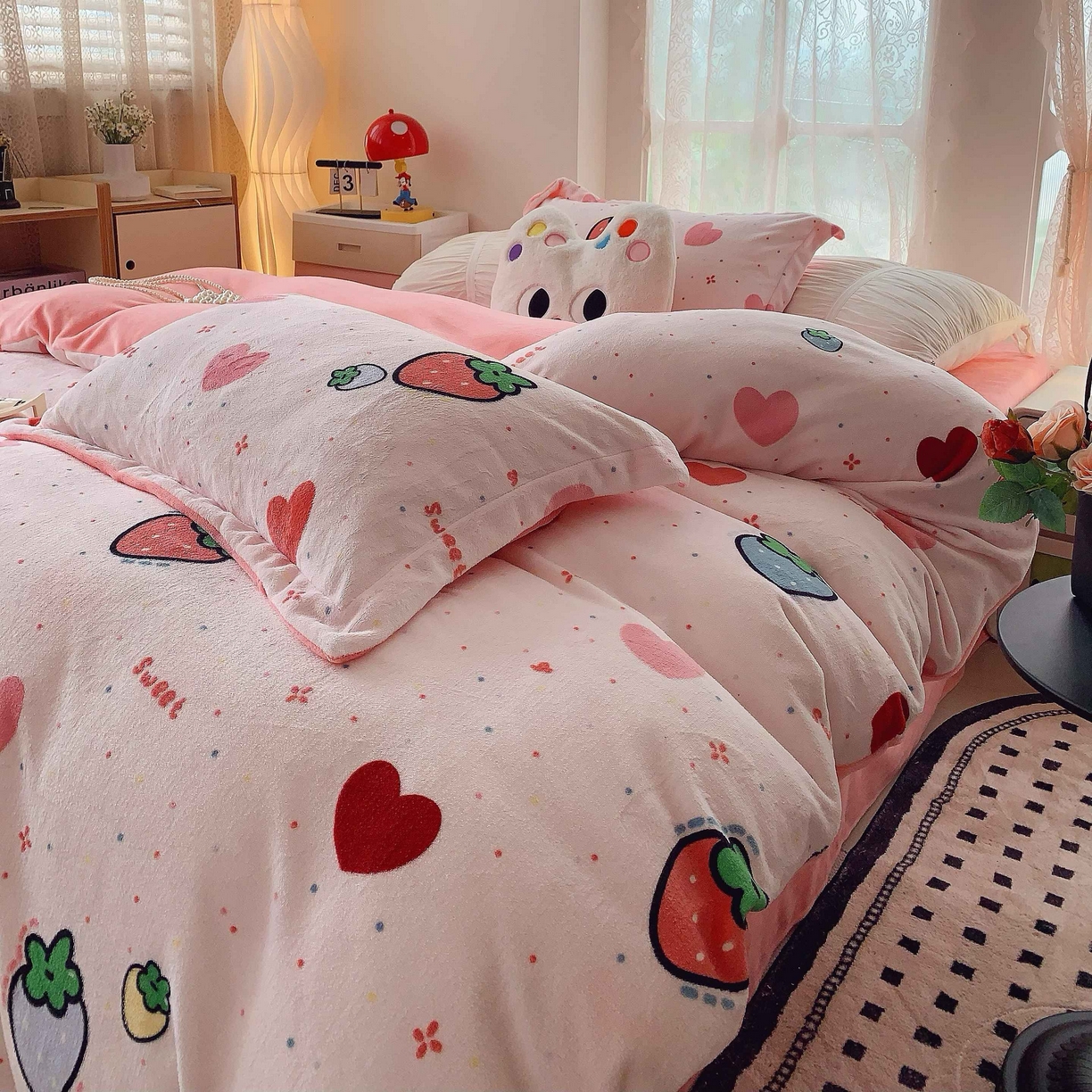 91家纺网 家纺一手货源 找家纺 莱豫家纺 2025新款加厚牛奶绒三件套四件套保暖不静电 爱心草莓