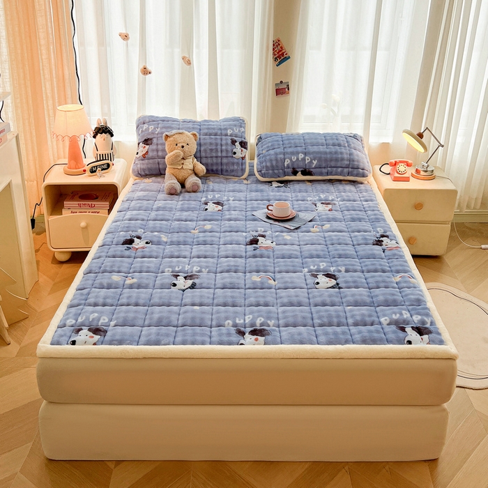 91家纺网 家纺一手货源 找家纺 梵朴 2025新款牛奶绒泡泡兔毛绒床垫学生宿舍床褥子床护垫大床款印花系列 彩虹哈皮狗