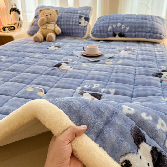 91家纺网 家纺一手货源 找家纺 梵朴 2025新款牛奶绒泡泡兔毛绒床垫学生宿舍床褥子床护垫大床款印花系列 彩虹哈皮狗