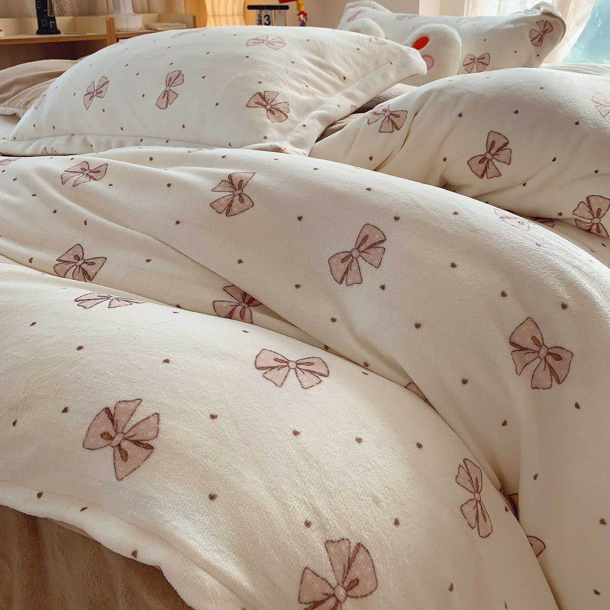 91家纺网 家纺一手货源 找家纺 莱豫家纺 2025新款加厚牛奶绒三件套四件套保暖不静电 爱心如辰