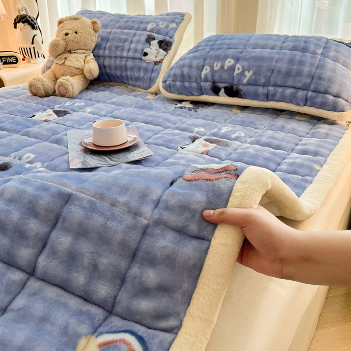 91家纺网 家纺一手货源 找家纺 梵朴 2025新款牛奶绒泡泡兔毛绒床垫学生宿舍床褥子床护垫大床款印花系列 彩虹哈皮狗