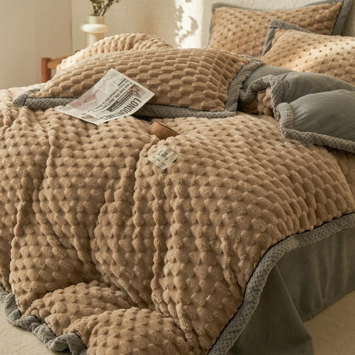 91家纺网 家纺一手货源 找家纺 早晨家纺 2025新款金贵款牛奶绒提花四件套 金贵-米驼