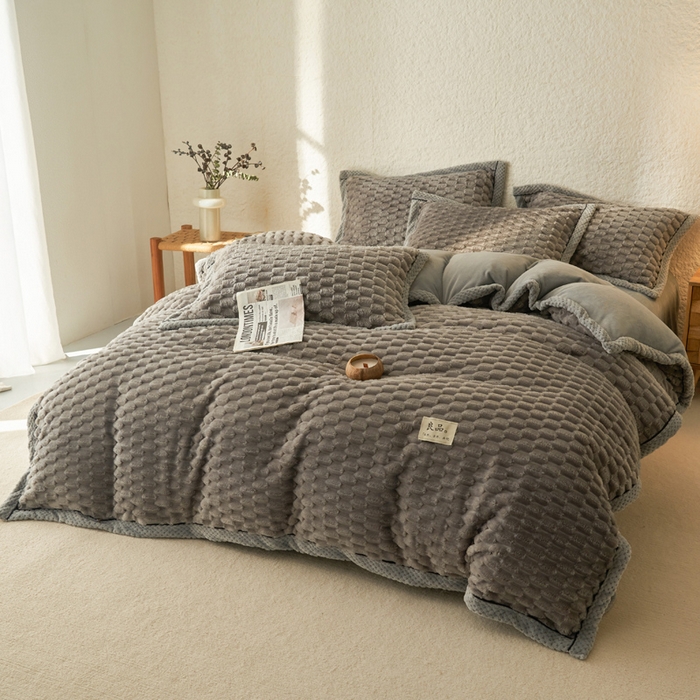 91家纺网 家纺一手货源 找家纺 早晨家纺 2025新款金贵款牛奶绒提花四件套 金贵-浅灰