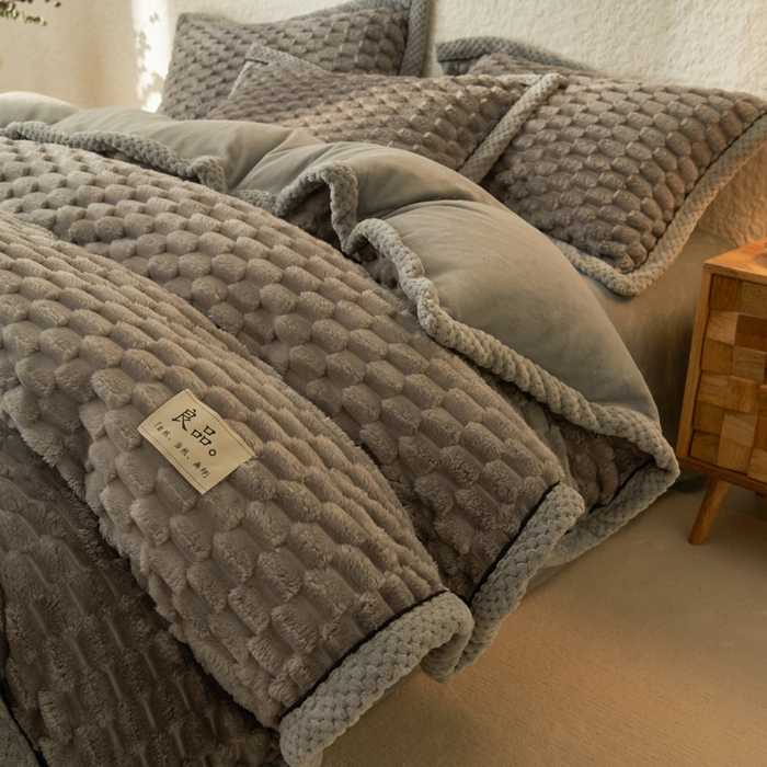 91家纺网 家纺一手货源 找家纺 早晨家纺 2025新款金贵款牛奶绒提花四件套 金贵-浅灰