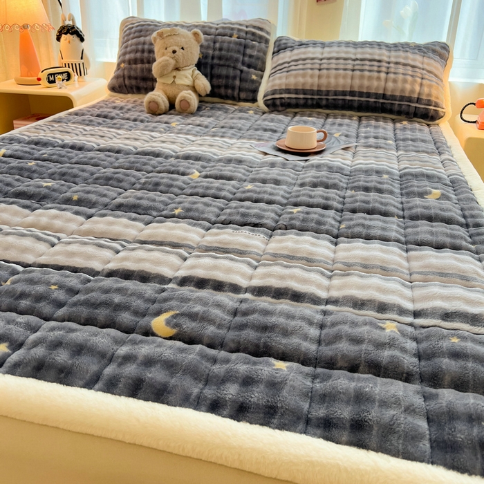 91家纺网 家纺一手货源 找家纺 梵朴 2025新款牛奶绒泡泡兔毛绒床垫学生宿舍床褥子床护垫大床款印花系列 繁星