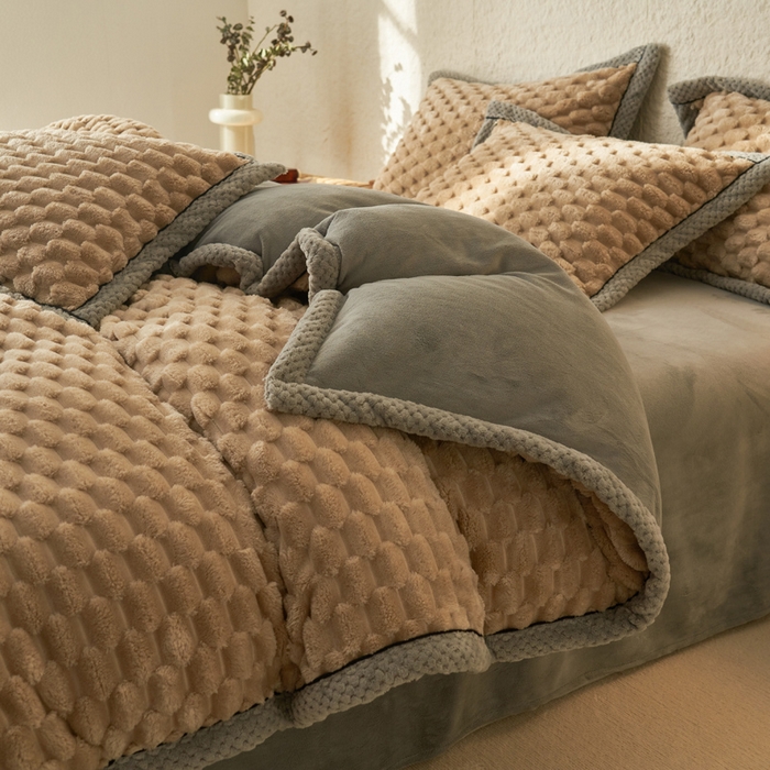 91家纺网 家纺一手货源 找家纺 早晨家纺 2025新款金贵款牛奶绒提花四件套 金贵-米驼