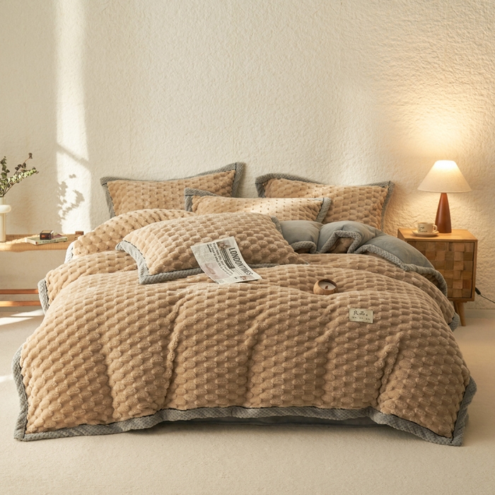 91家纺网 家纺一手货源 找家纺 早晨家纺 2025新款金贵款牛奶绒提花四件套 金贵-米驼