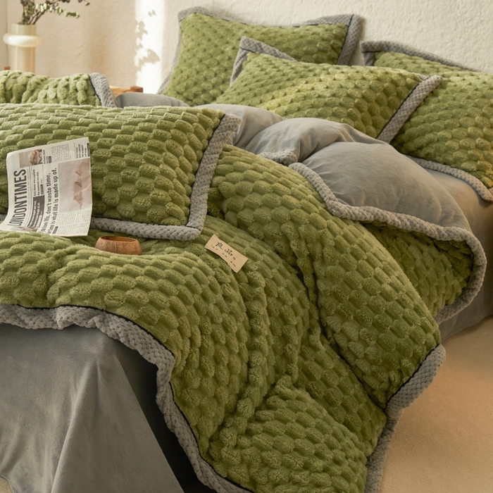 91家纺网 家纺一手货源 找家纺 早晨家纺 2025新款金贵款牛奶绒提花四件套 金贵-草绿