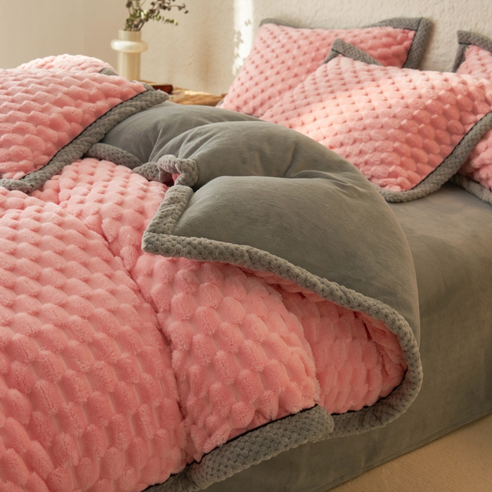 91家纺网 家纺一手货源 找家纺 早晨家纺 2025新款金贵款牛奶绒提花四件套 金贵-玉粉