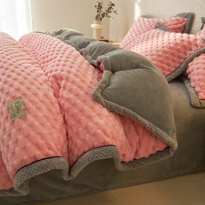 91家纺网 家纺一手货源 找家纺 早晨家纺 2025新款金贵款牛奶绒提花四件套 金贵-玉粉