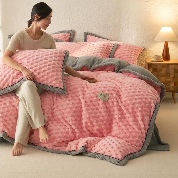 91家纺网 家纺一手货源 找家纺 早晨家纺 2025新款金贵款牛奶绒提花四件套 金贵-玉粉