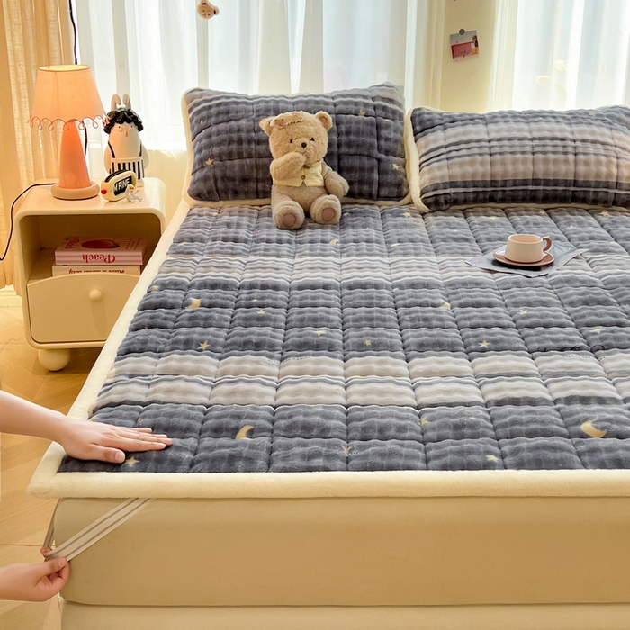 91家纺网 家纺一手货源 找家纺 梵朴 2025新款牛奶绒泡泡兔毛绒床垫学生宿舍床褥子床护垫大床款印花系列 繁星