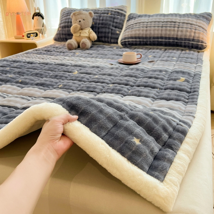 91家纺网 家纺一手货源 找家纺 梵朴 2025新款牛奶绒泡泡兔毛绒床垫学生宿舍床褥子床护垫大床款印花系列 繁星