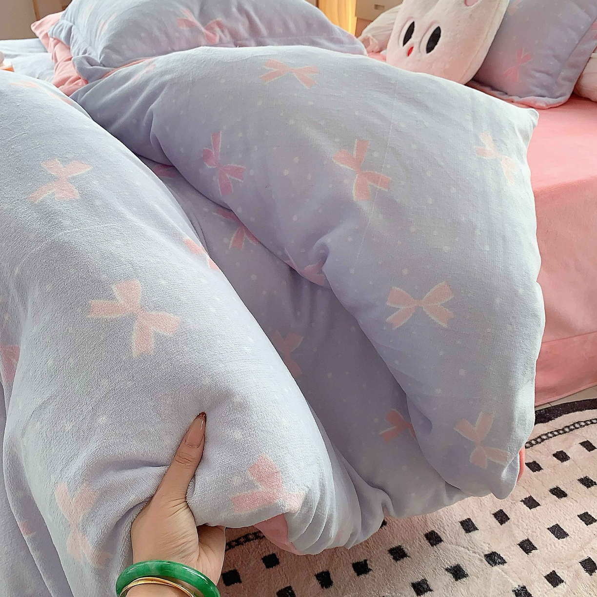 91家纺网 家纺一手货源 找家纺 莱豫家纺 2025新款加厚牛奶绒三件套四件套保暖不静电 蝶影