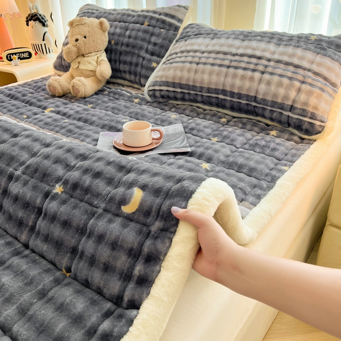 91家纺网 家纺一手货源 找家纺 梵朴 2025新款牛奶绒泡泡兔毛绒床垫学生宿舍床褥子床护垫大床款印花系列 繁星