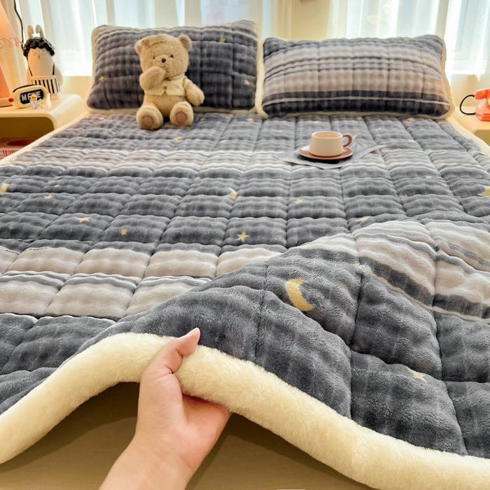 91家纺网 家纺一手货源 找家纺 梵朴 2025新款牛奶绒泡泡兔毛绒床垫学生宿舍床褥子床护垫大床款印花系列 繁星