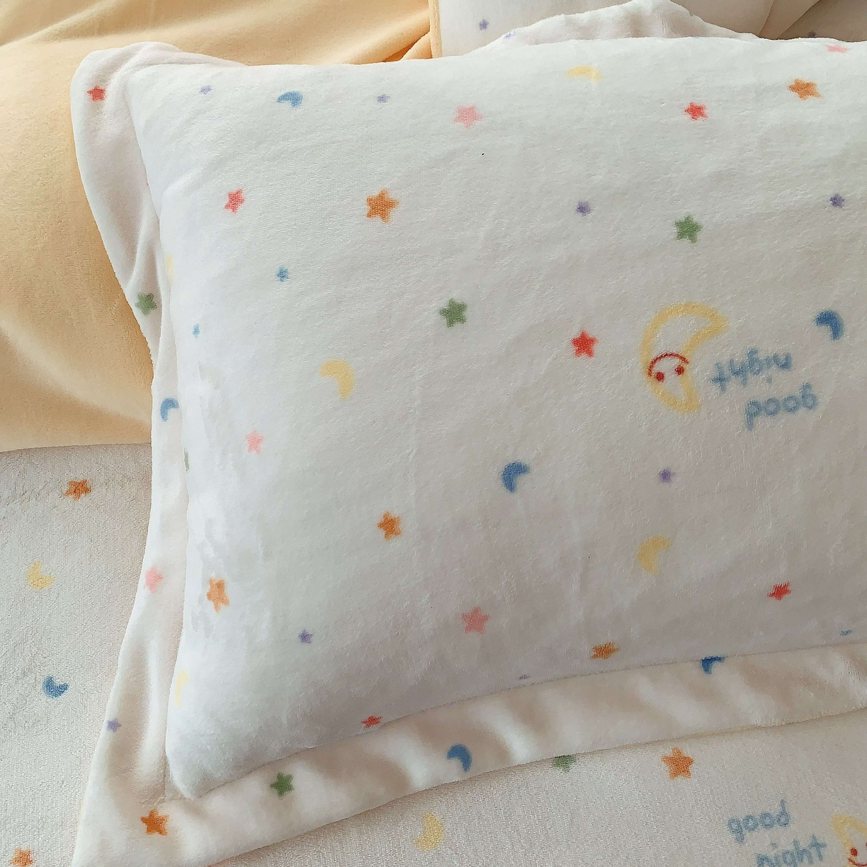 91家纺网 家纺一手货源 找家纺 莱豫家纺 2025新款加厚牛奶绒三件套四件套保暖不静电 繁星