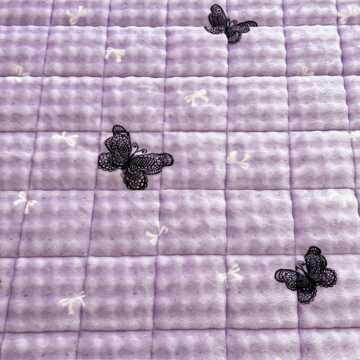 91家纺网 家纺一手货源 找家纺 梵朴 2025新款牛奶绒泡泡兔毛绒床垫学生宿舍床褥子床护垫大床款印花系列 蕾丝蝴蝶结紫