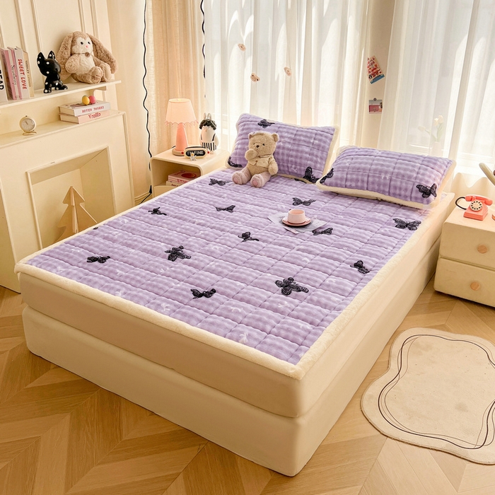 91家纺网 家纺一手货源 找家纺 梵朴 2025新款牛奶绒泡泡兔毛绒床垫学生宿舍床褥子床护垫大床款印花系列 蕾丝蝴蝶结紫