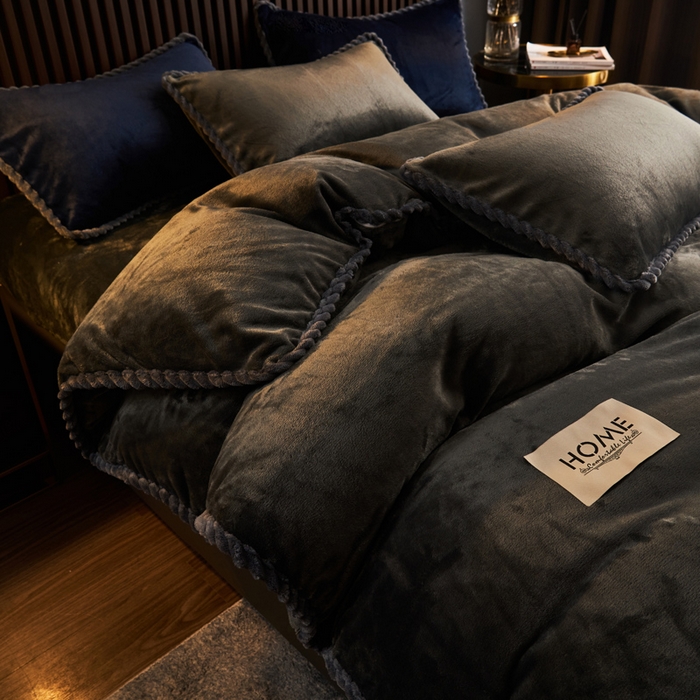 91家纺网 家纺一手货源 找家纺 早晨家纺 2025新款黑金牛奶绒纯色四件套-风格2 黑金-深灰