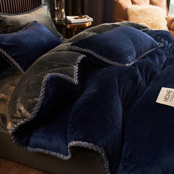 91家纺网 家纺一手货源 找家纺 早晨家纺 2025新款黑金牛奶绒纯色四件套-风格2 黑金-深蓝