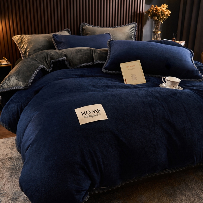 91家纺网 家纺一手货源 找家纺 早晨家纺 2025新款黑金牛奶绒纯色四件套-风格2 黑金-深蓝