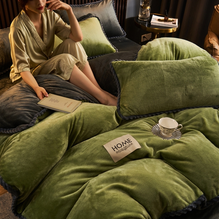 91家纺网 家纺一手货源 找家纺 早晨家纺 2025新款黑金牛奶绒纯色四件套-风格2 黑金-草绿