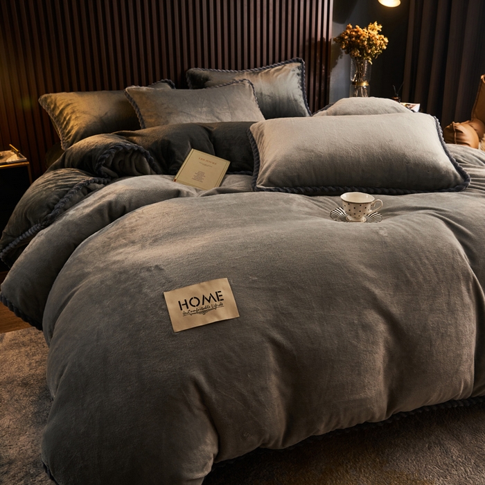 91家纺网 家纺一手货源 找家纺 早晨家纺 2025新款黑金牛奶绒纯色四件套-风格2 黑金-浅灰