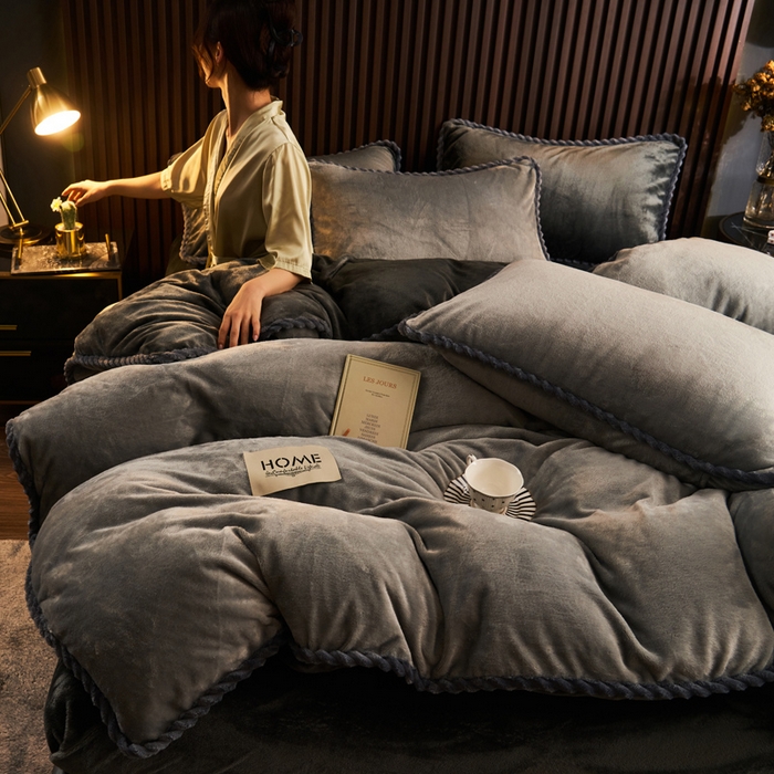 91家纺网 家纺一手货源 找家纺 早晨家纺 2025新款黑金牛奶绒纯色四件套-风格2 黑金-浅灰