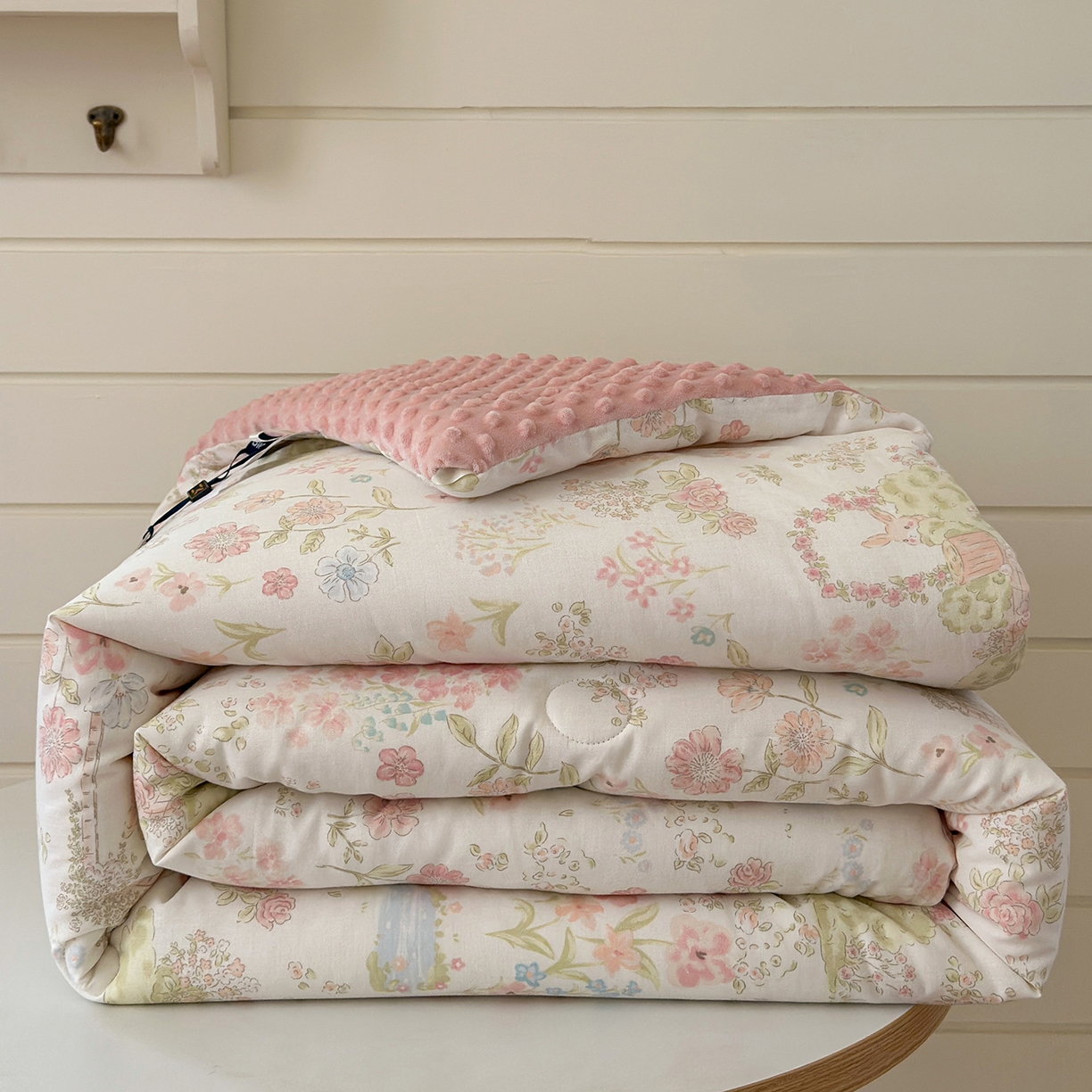 91家纺网 家纺一手货源 找家纺 麦伦家居 2025新款全棉双层纱3D豆豆被系列被子被芯（可配四件套） 庄园秘境