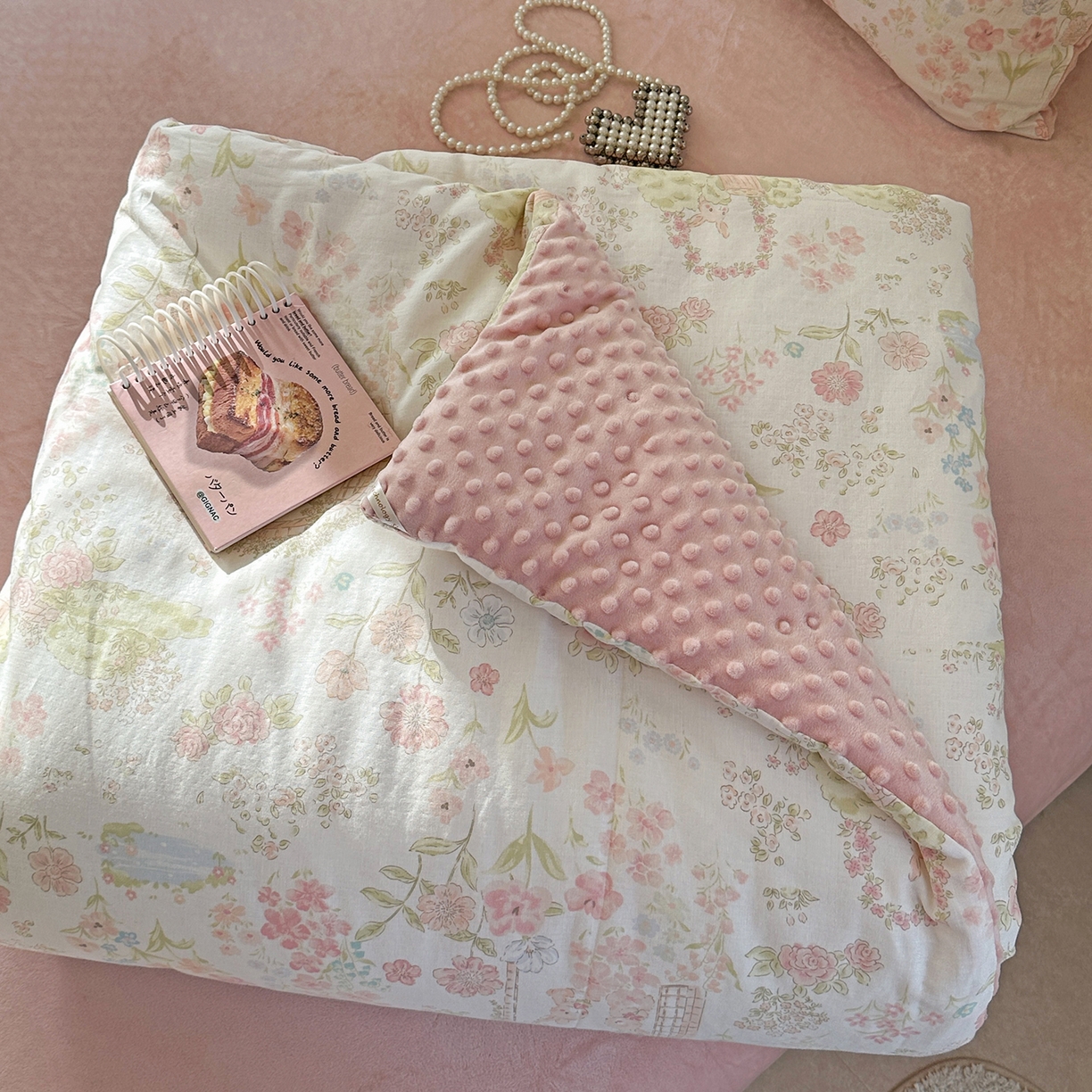 91家纺网 家纺一手货源 找家纺 麦伦家居 2025新款全棉双层纱3D豆豆被系列被子被芯（可配四件套） 庄园秘境