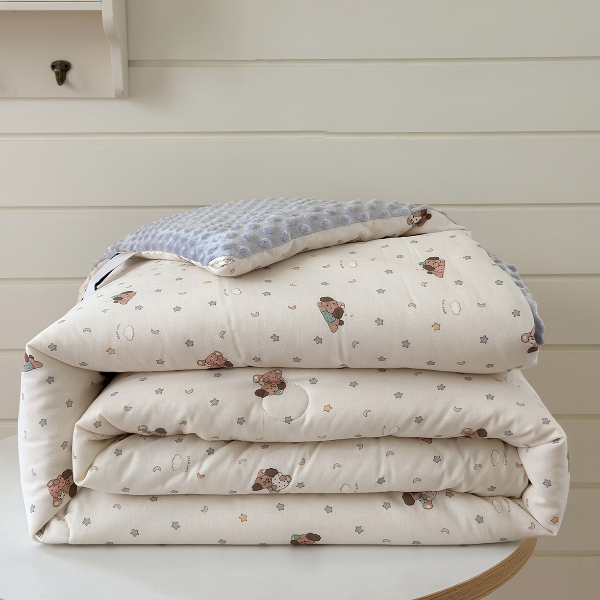 91家纺网 家纺一手货源 找家纺 麦伦家居 2025新款全棉双层纱3D豆豆被系列被子被芯（可配四件套） 星辰蓝