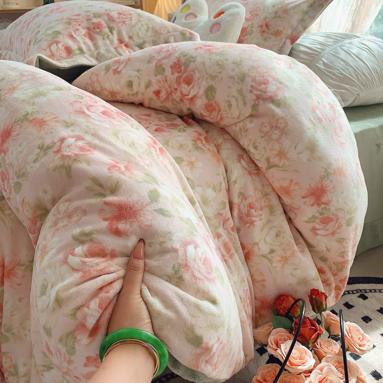 91家纺网 家纺一手货源 找家纺 莱豫家纺 2025新款加厚牛奶绒三件套四件套保暖不静电 花舞轻盈