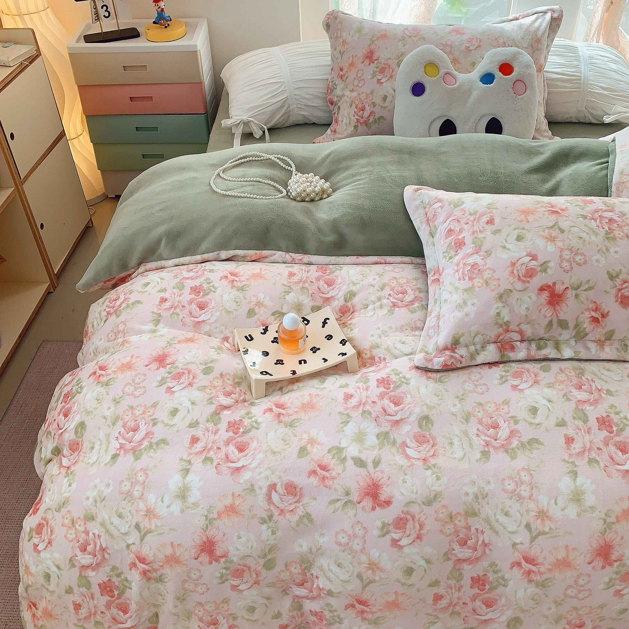 91家纺网 家纺一手货源 找家纺 莱豫家纺 2025新款加厚牛奶绒三件套四件套保暖不静电 花舞轻盈