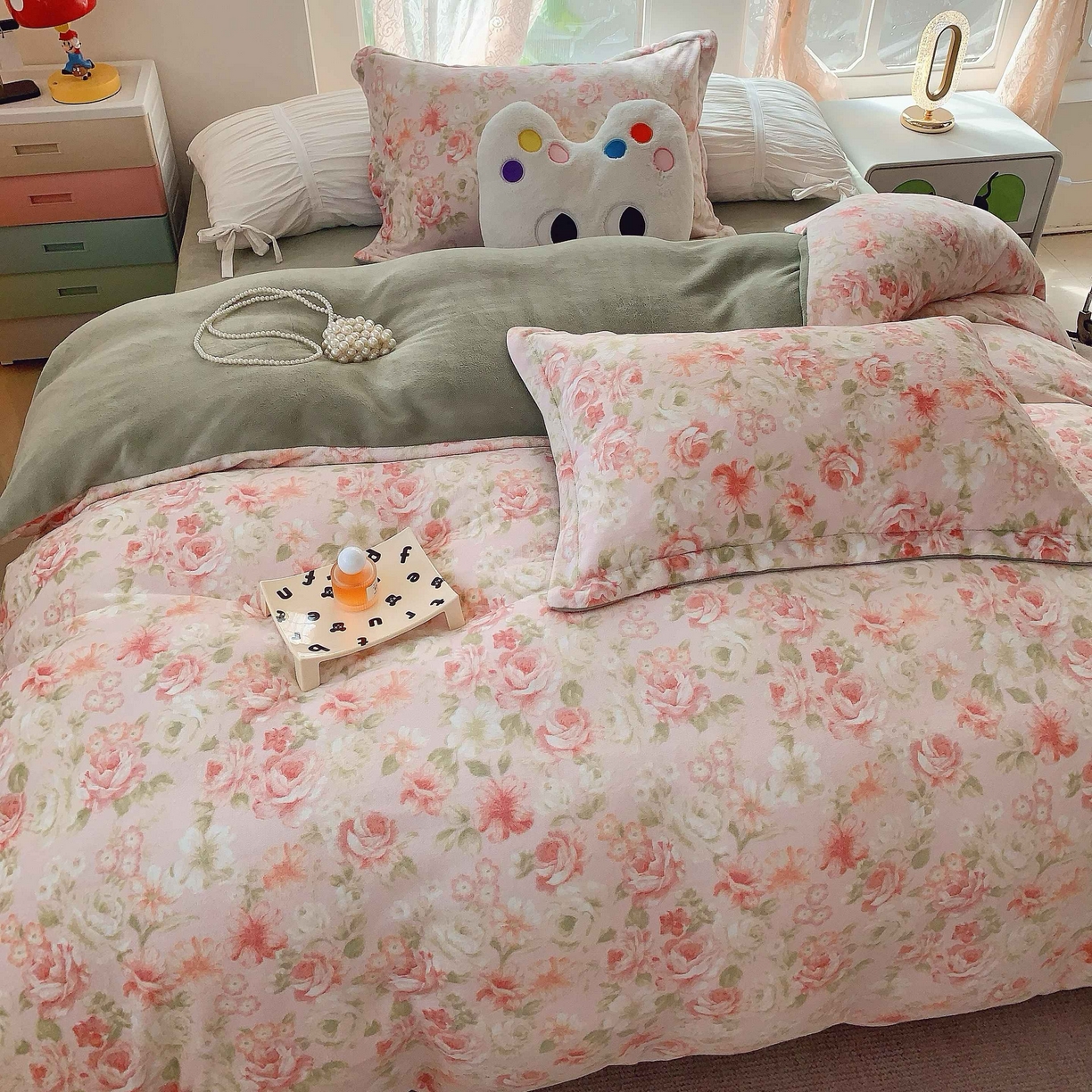 91家纺网 家纺一手货源 找家纺 莱豫家纺 2025新款加厚牛奶绒三件套四件套保暖不静电 花舞轻盈