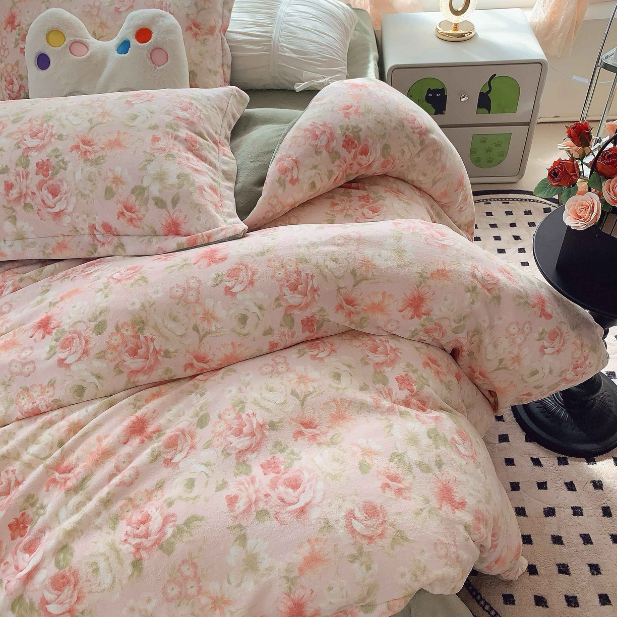 91家纺网 家纺一手货源 找家纺 莱豫家纺 2025新款加厚牛奶绒三件套四件套保暖不静电 花舞轻盈