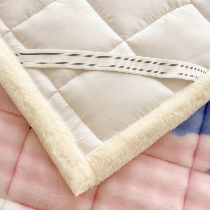 91家纺网 家纺一手货源 找家纺 梵朴 2025新款牛奶绒泡泡兔毛绒床垫学生宿舍床褥子床护垫大床款印花系列 梦幻太空人