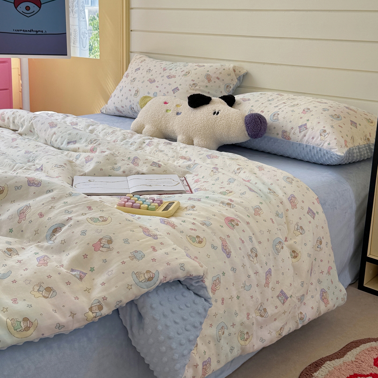 91家纺网 家纺一手货源 找家纺 麦伦家居 2025新款全棉双层纱3D豆豆被系列被子被芯（可配四件套） 晚安熊