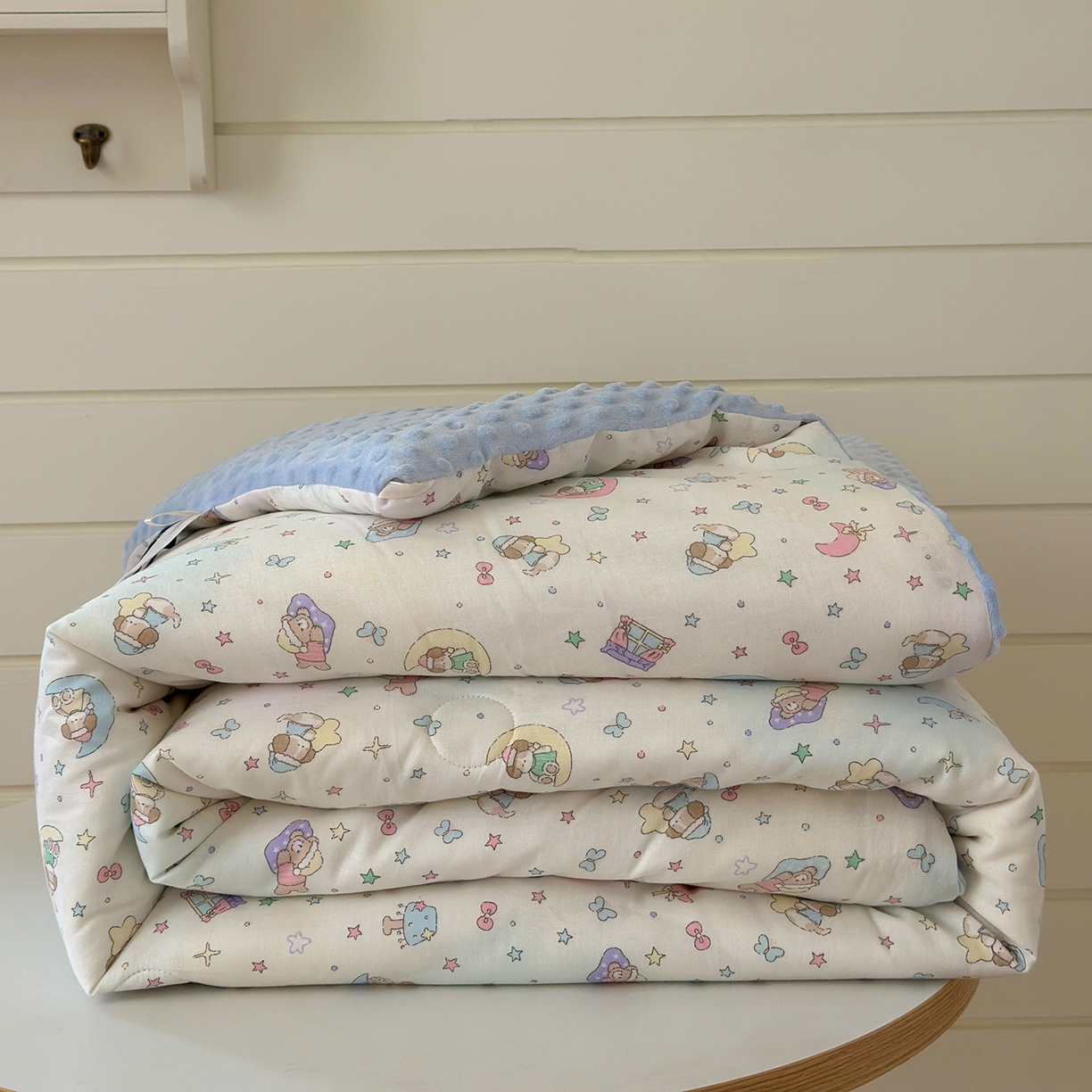 91家纺网 家纺一手货源 找家纺 麦伦家居 2025新款全棉双层纱3D豆豆被系列被子被芯（可配四件套） 晚安熊